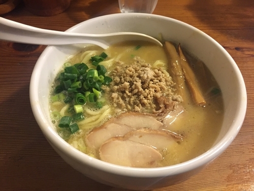 「白鶏らーめん(My箸で大盛) 700円」@鶏の穴の写真