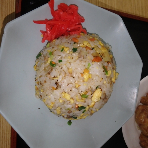 「黒ゴマ担々麺+半チャン唐揚げセット(1,004円)」@らぁめん市場 麺太鼓の写真