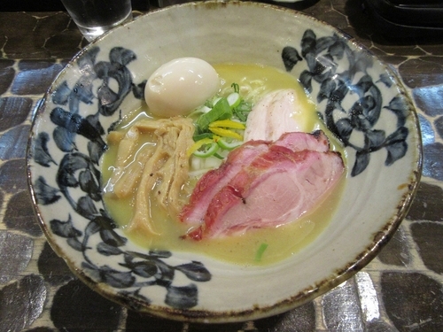 「純鶏蕎麦（７５０円）＋味玉＋チャー＋餃子＋鶏マヨ丼」@特級鶏蕎麦 龍介の写真
