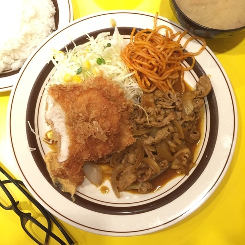 「カレー焼肉盛り合せC(チキンカツ)」@キッチンABC 池袋東口店の写真