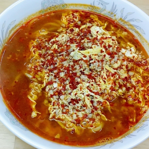 「旨辛にんにくラーメン(中辛)800円」@唐澤商店 よってこ屋の写真