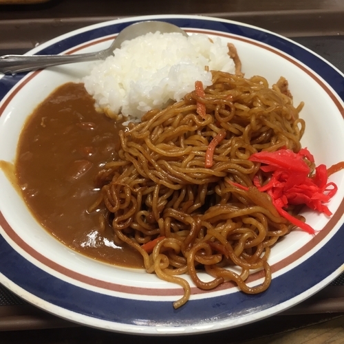 「【店舗限定】焼きそばカレー（￥550）」@名代 富士そば 大井町駅前店の写真