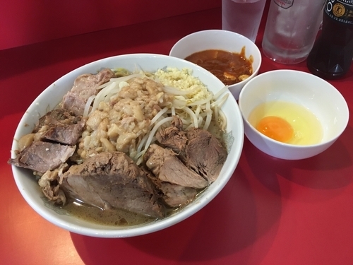 「フュージョン 全部多め 豚まし」@蒙麺 火の豚の写真