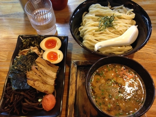 「博多つけ麺 全部のせ（大盛り）＋ぎょうざ」@二代目 白神の写真