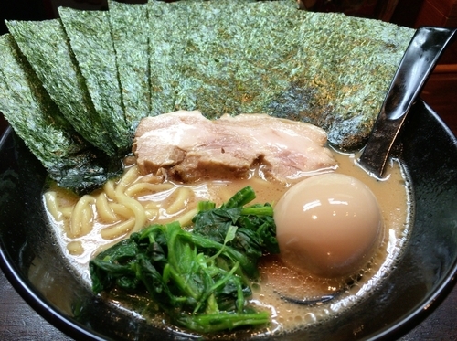 「横浜醤油ラーメン＋海苔＋味玉」@麺屋 葵の写真