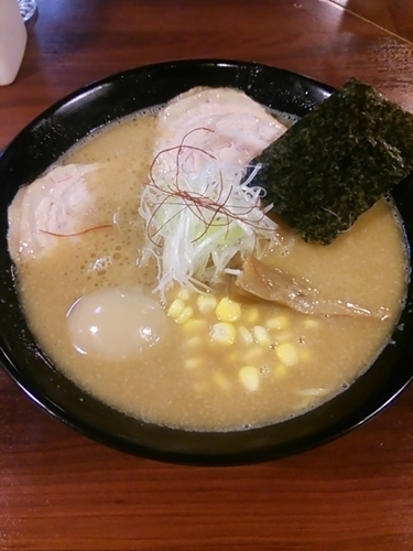 「味噌とんこつ、チャーシュー1枚、味玉、替玉×2」@麺屋 蓮花の写真