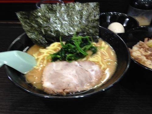 「Aセット（ラーメン＋チャーシュー丼）＋味玉」@らーめん家 せんだい 鶴ヶ峰本店の写真