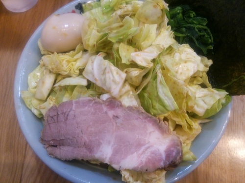 「ドカ盛キャベラー（薄め、多め、硬め）＋中盛り＋わけあり味玉」@横浜らーめん 吉田家の写真