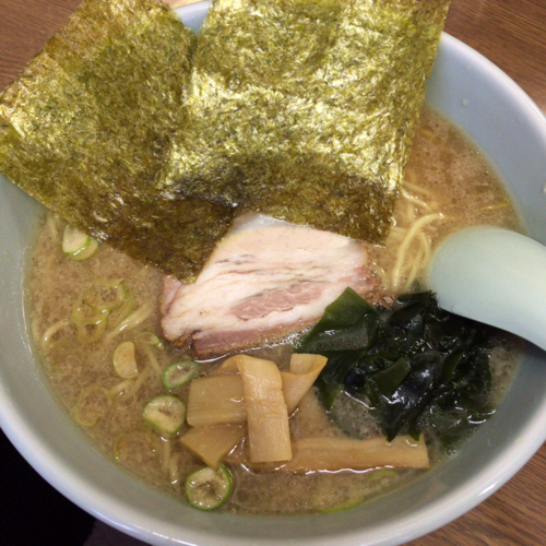 「ラーメン（麺固め・アブラ多め）500円　ミニネギ丼200円」@ラーメンショップ 足利店の写真