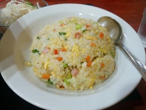 「Ａランチ(醤油ラーメンと半チャーハンのセット)780円」@中国本場的料理 華龍飯店 高崎モントレー店の写真