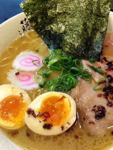 「特製芳醇鶏白湯ラーメン 大盛」@麺屋 藤しろ 三軒茶屋店の写真