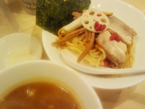 「【期間限定】超濃厚カレートマトつけ麺（並）￥900」@セサミ vege noodleの写真