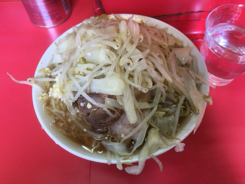 「小豚(ヤサイ、ニンニク)」@ラーメン二郎 三田本店の写真