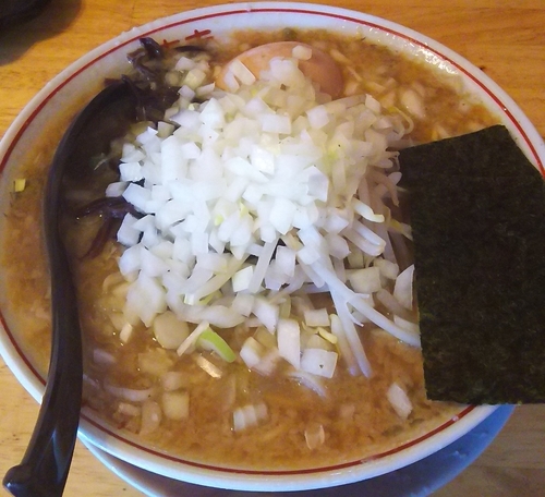 「魚介豚骨醤油ラーメン+味玉+もやし+玉葱」@パワー軒の写真