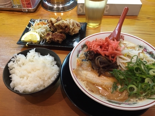 「赤豚骨 ＋ 唐揚げセット」@二代目九州雄の写真