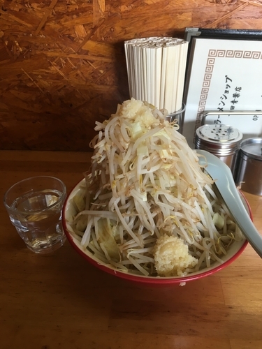「ラウド（並750¥野菜増し、ニンニク、辛め）」@ラーメンショップ 下田青葉店の写真