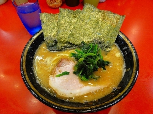 「ラーメン670円　硬め濃い目」@家系総本山 ラーメン吉村家の写真