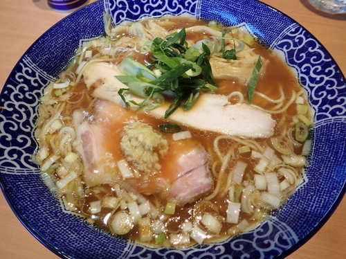 「中華そば 黒だし サービス大盛」@中華そば 虎桜の写真