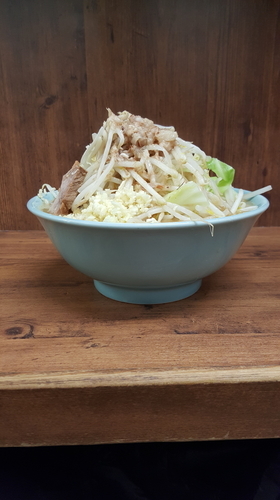 「小ラーメン700円(硬め、ヤサイマシマシニンニクアブラ)」@ラーメン二郎 池袋東口店の写真