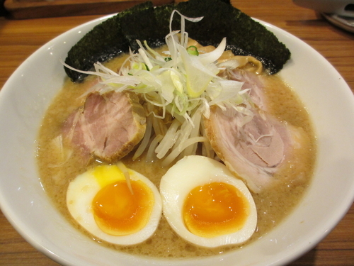「特製ラーメン￥１０００」@野方ホープ 元住吉店の写真