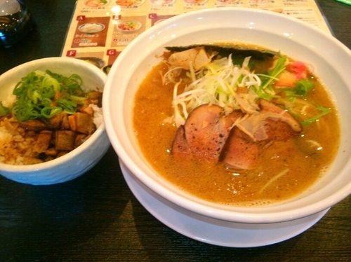 「門蔵醤油極み　ミニチャーシュー丼セット」@らーめん門蔵の写真