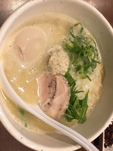 「鶏SOBA塩味玉」@らーめん 銀杏 亀有店の写真