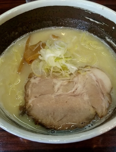 「しおらあめん」@らあめん ひばりやの写真