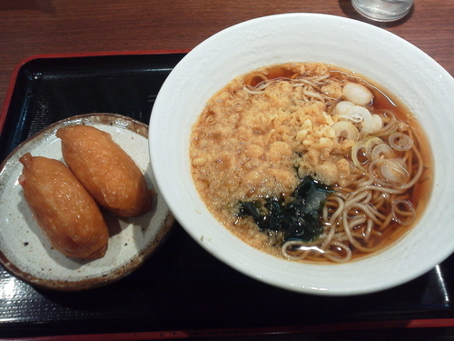 「たぬき＋いなり2つ（320＋120円）」@はがやの写真