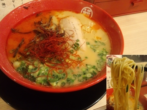 「辛辛拉麺530円＋替え玉100円」@豚骨拉麺 酒場 福の軒の写真