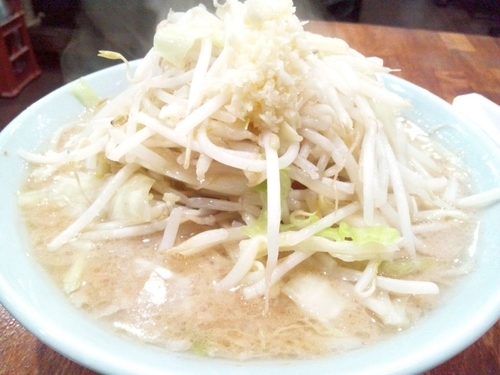 「醤油（太麺）750円」@麺屋のスたの写真