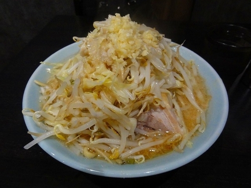 「醤油（太麺）750円  ニンニク」@麺屋のスたの写真