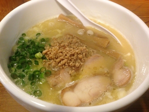 「白鶏らーめん」@鶏の穴の写真
