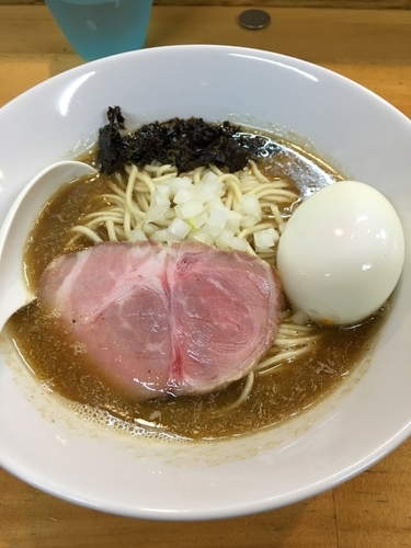 「煮干しそば(醤油) 出汁打ち込み式味玉 和え玉」@煮干中華ソバ イチカワの写真