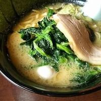 濃厚豚骨醤油ラーメン(750円）＋ほうれんそう（100円）