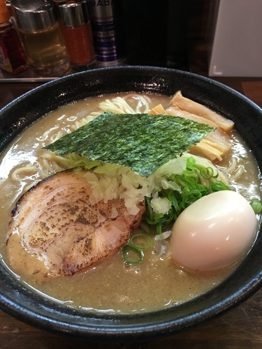 「味玉濃厚魚介豚骨らーめん」@麺や 飛来の写真