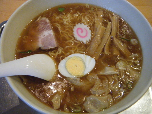 「ワンタンメン（麺少な目）1050円」@保谷大勝軒の写真