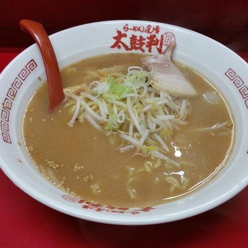 「牛骨しょうゆらーめん(７００円)」@らーめん道場 太鼓判 鳥取駅前サンロード店の写真