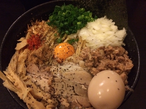 「まぜそば特盛りの特製」@二代目狼煙 本店 葉隠製麺の写真