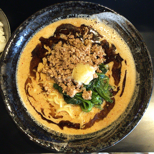 「黒の修羅場 修羅1号（ニンニク）＋ライス（ランチサービス）」@地獄の担担麺 護摩龍 五反田店の写真