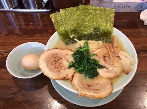 「塩チャーシュー￥880＋味玉（クーポンで無料）」@横濱家系らーめん 濱家 館林店の写真