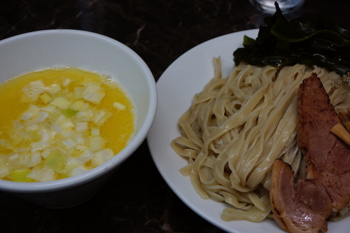 「さつま地鶏の白湯つけそば（７０食限定）＋十三浜のワカメ」@らーめん えんやの写真