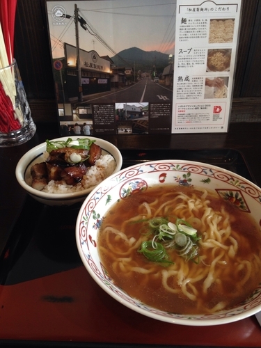 「らーめん 500円  チャーシュー丼 300円」@松屋製麺所の写真