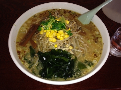 「味噌しめじラーメン 大盛り わかめ増し」@ピリカ 新田店の写真