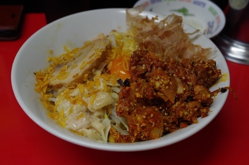 「汁なし700円+豚唐子300円」@びんびん豚の写真