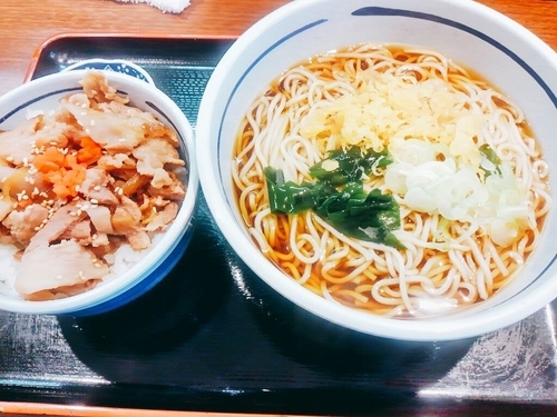 「ミニ肉丼セット　500円（大盛り無料）」@はがやの写真