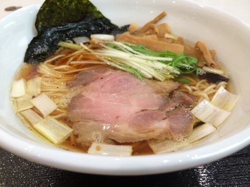 「鶏だし醤油ラーメン ￥８６４」@麺処 景虎 produced by ほん田の写真