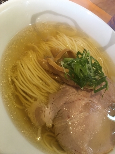 「澄みきりの塩煮干し750円、純鶏そば850円、塩煮干650円」@柴崎亭の写真