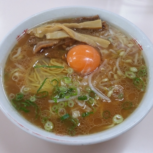 「中華そば中盛(５５０円)　生玉子(５０円)」@中華そば いのたに 本店の写真