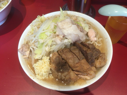 「小豚(ヤサイ、ニンニク、アブラ)」@ラーメン二郎 荻窪店の写真