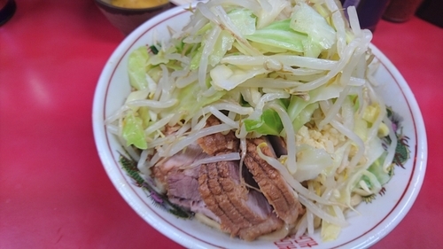 「汁なし大ラーメン＋豚入り＋生卵(ヤサイ、ニンニク)」@ラーメン二郎 環七一之江店の写真